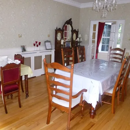 Petitswood House Bed & Breakfast