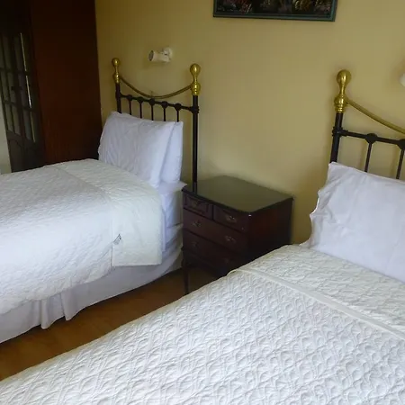 Petitswood House Bed & Breakfast
